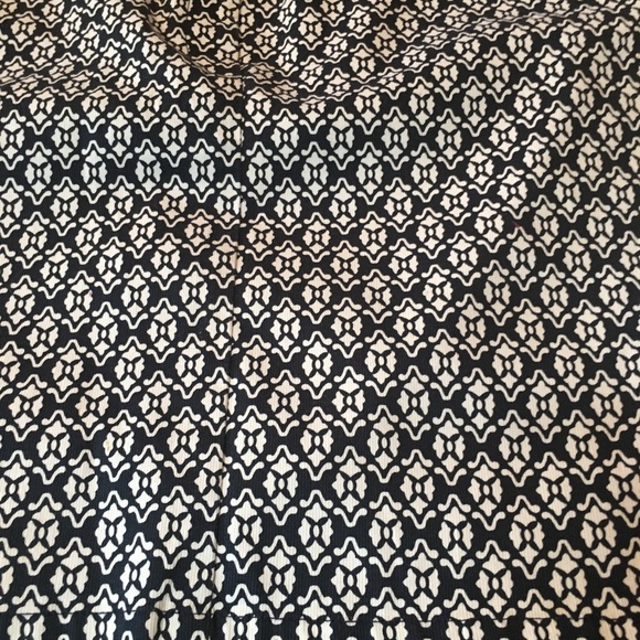 Ann Taylor White and Navy Patterned Skirt Size 16 - Picture 2 of 7